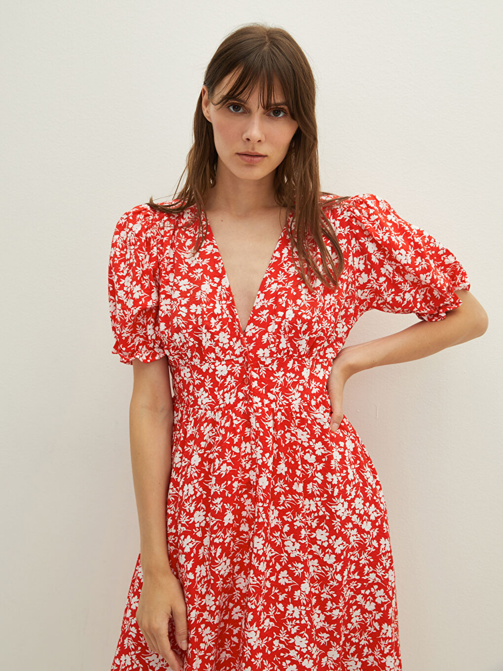 Kırmızı V Yaka Çiçekli Balon Kollu Kadın Elbise-3