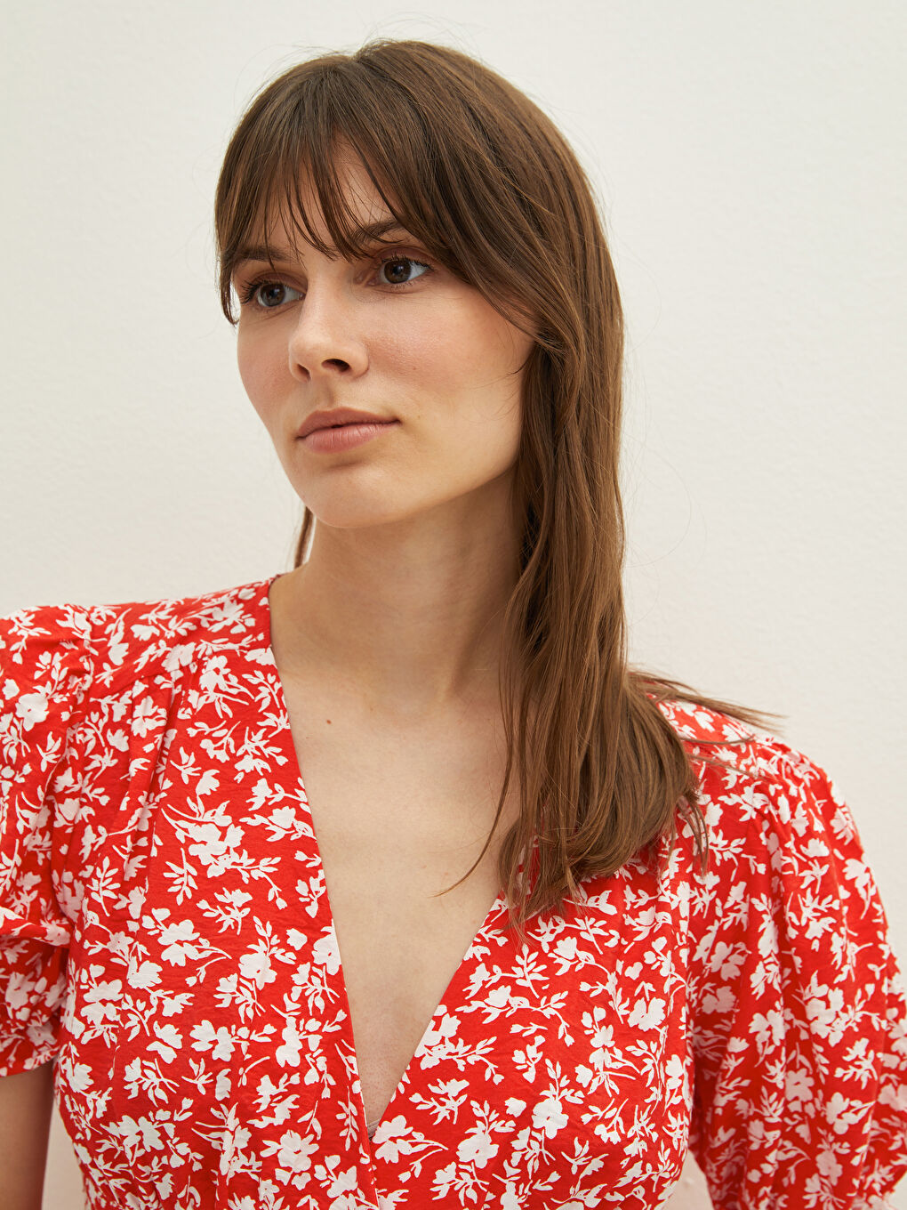 Kırmızı V Yaka Çiçekli Balon Kollu Kadın Elbise-4