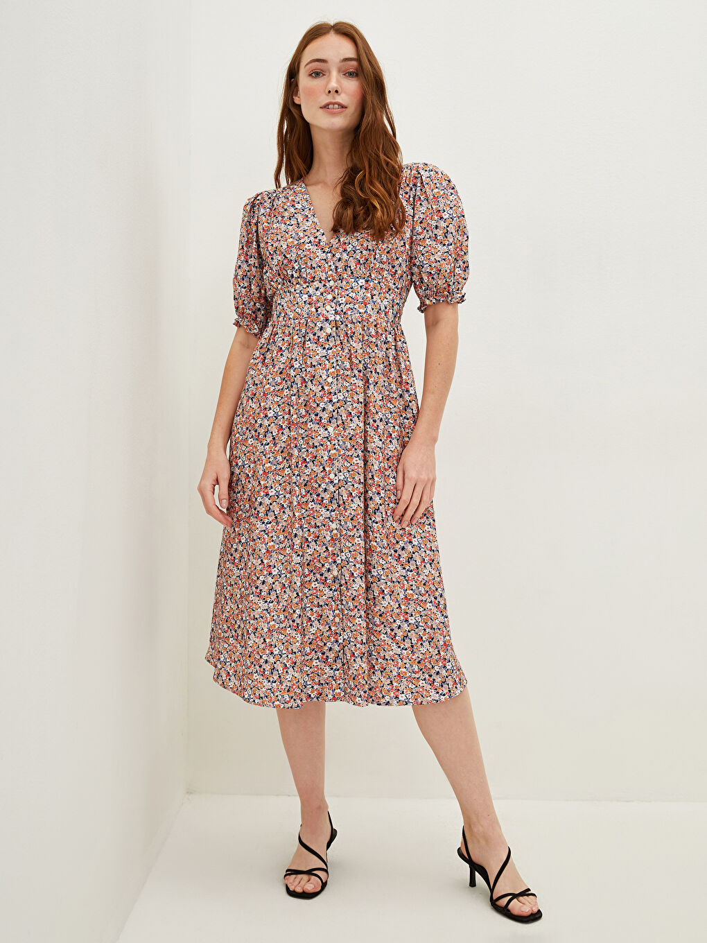 Ekru V Yaka Çiçekli Balon Kollu Kadın Elbise