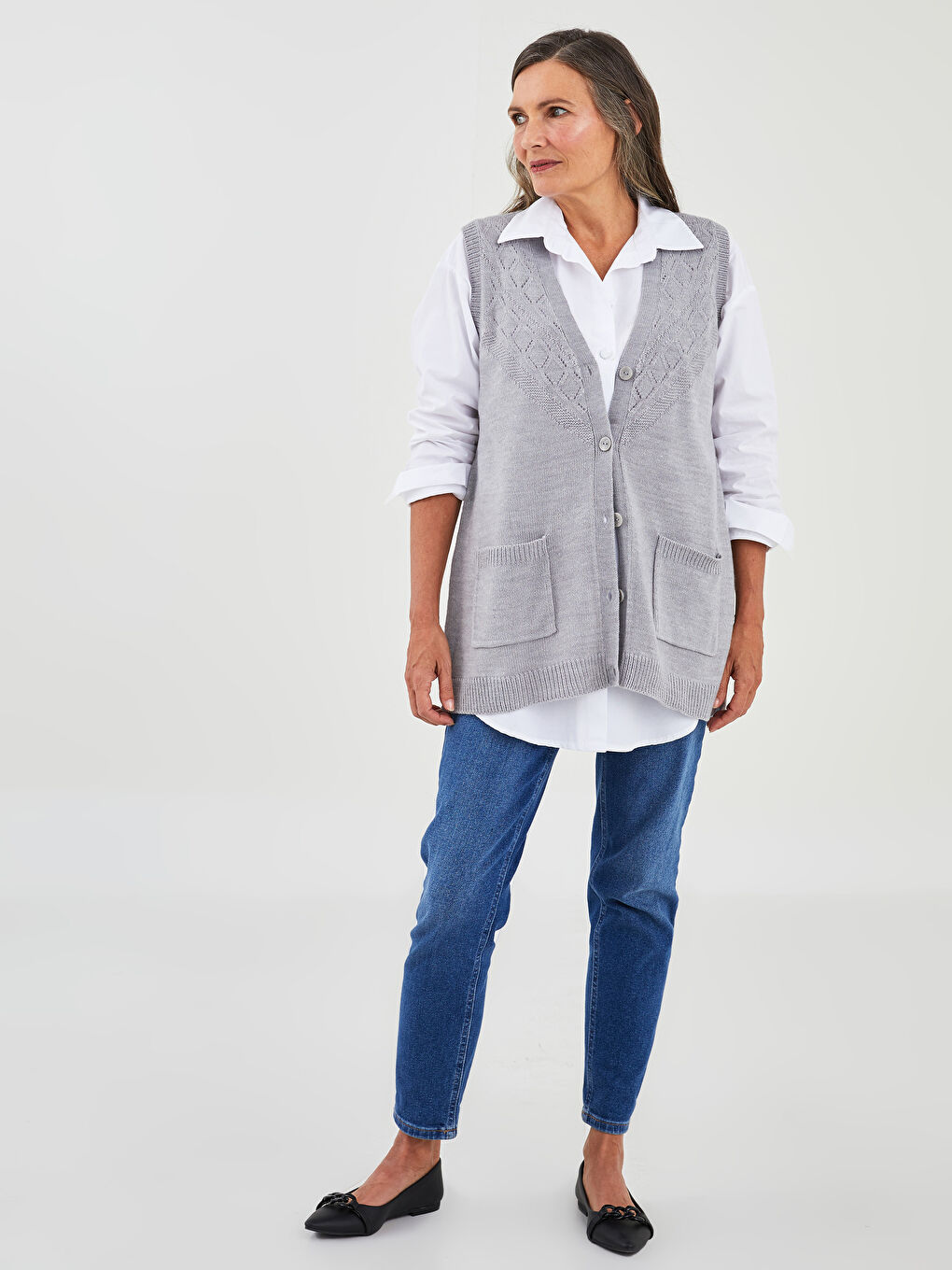 فيست تريكو للسيدات بياقة على شكل حرف V مخرّم تريكو-3