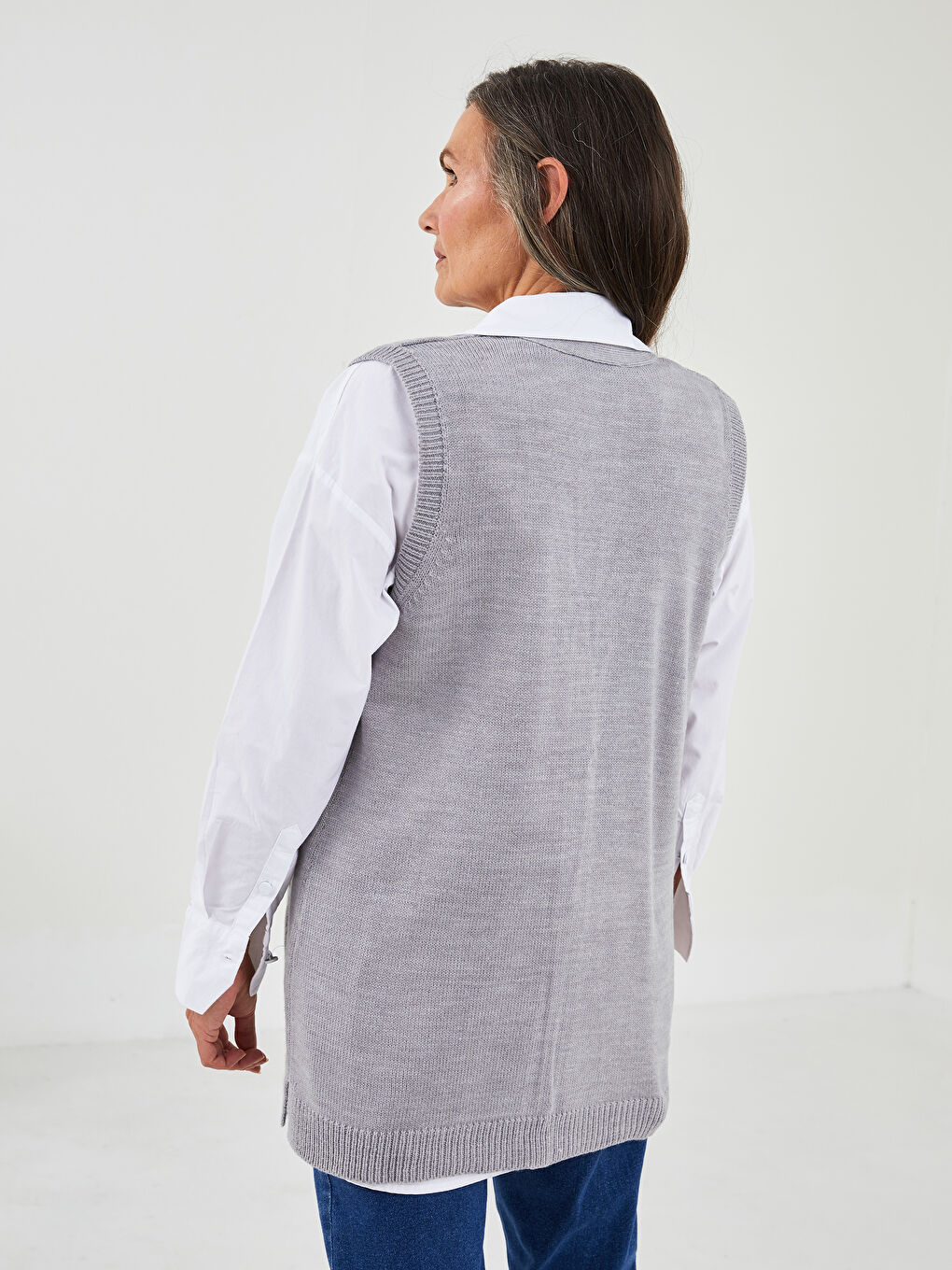 فيست تريكو للسيدات بياقة على شكل حرف V مخرّم تريكو-4