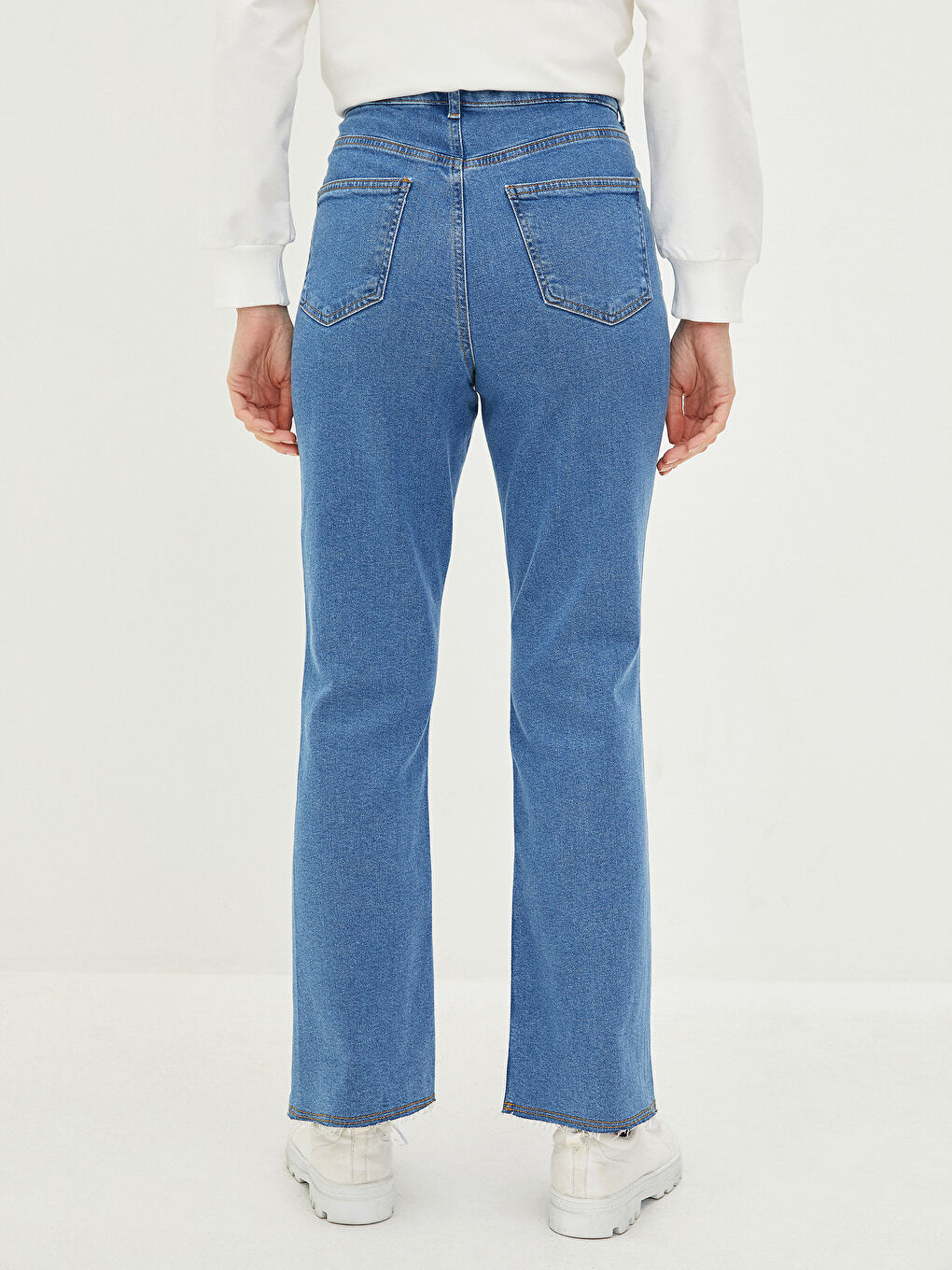 İndigo Standart Fit Cep Detaylı Kadın Jean Pantolon-3