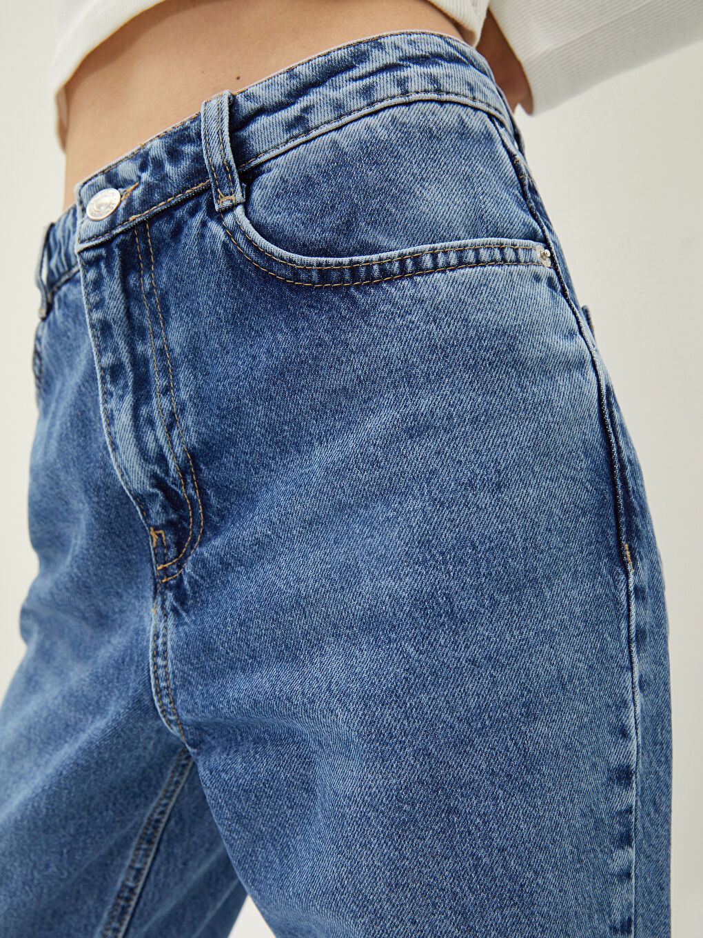 High Waist Mom Fit Rodeo Jeans -W1GD06Z8-311