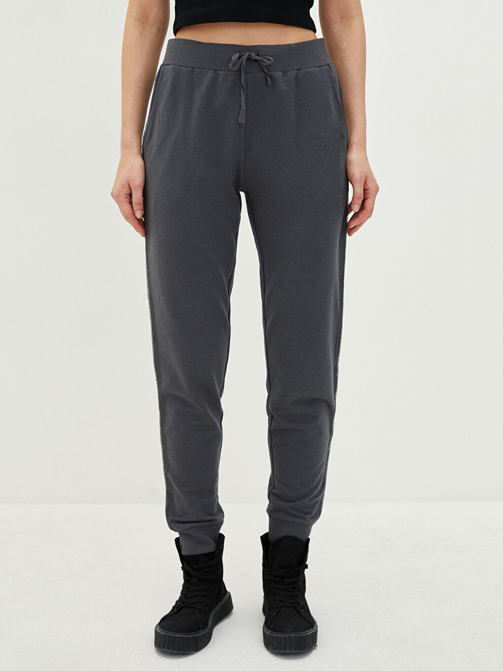 بنطلون رياضي بخصر مطاطي وجيوب عادية للسيدات-2