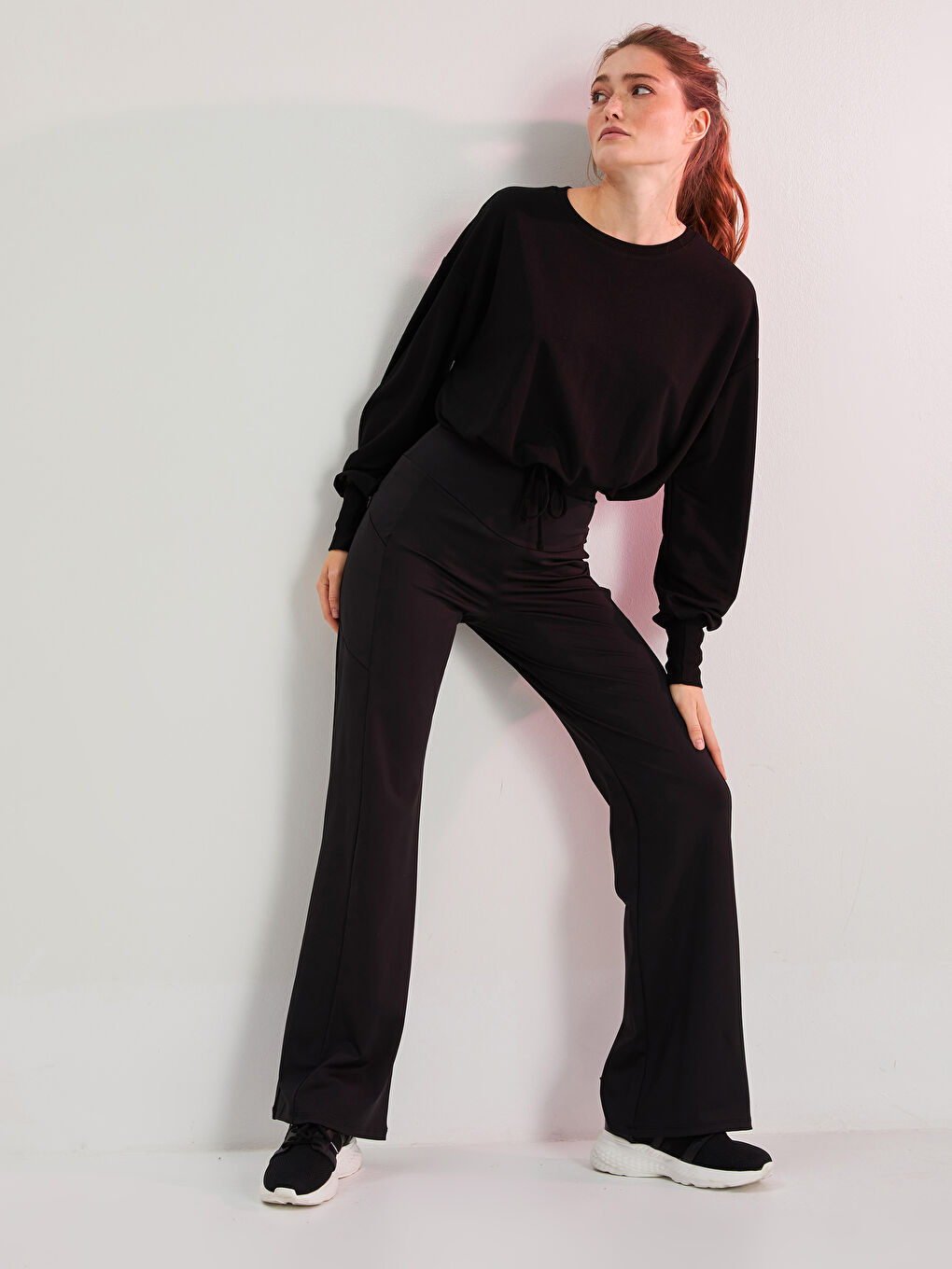 Siyah Beli Lastikli Düz Cep Detaylı Kadın Spor Eşofman Altı-1