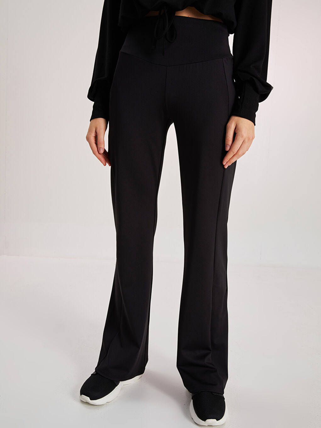 Siyah Beli Lastikli Düz Cep Detaylı Kadın Spor Eşofman Altı-4