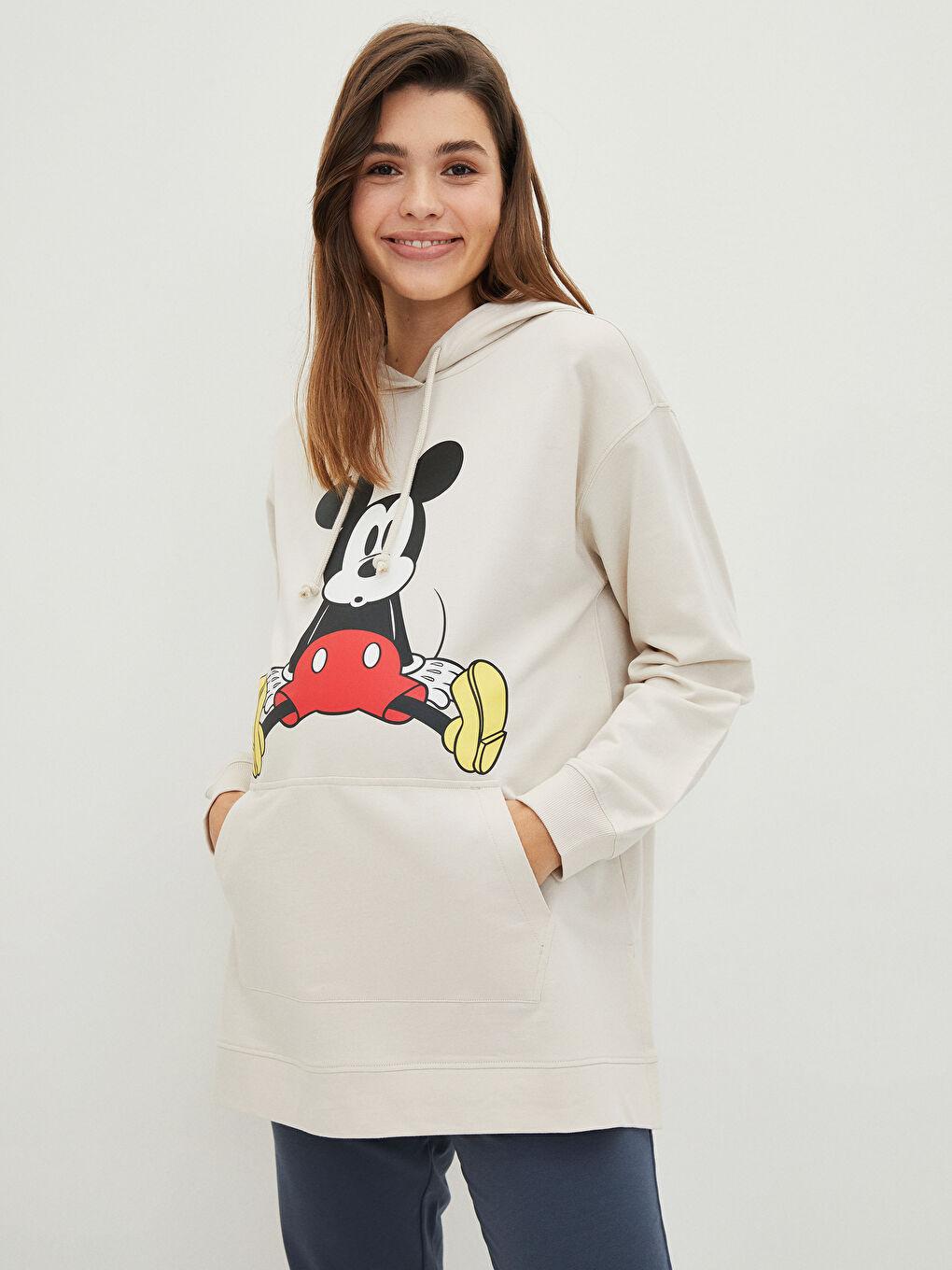LCWAIKIKI Maternity Dukserica sa kapuljačom za trudnice sa štampom Mickey Mouse i dugim rukavima -W1GF88Z8-FXP