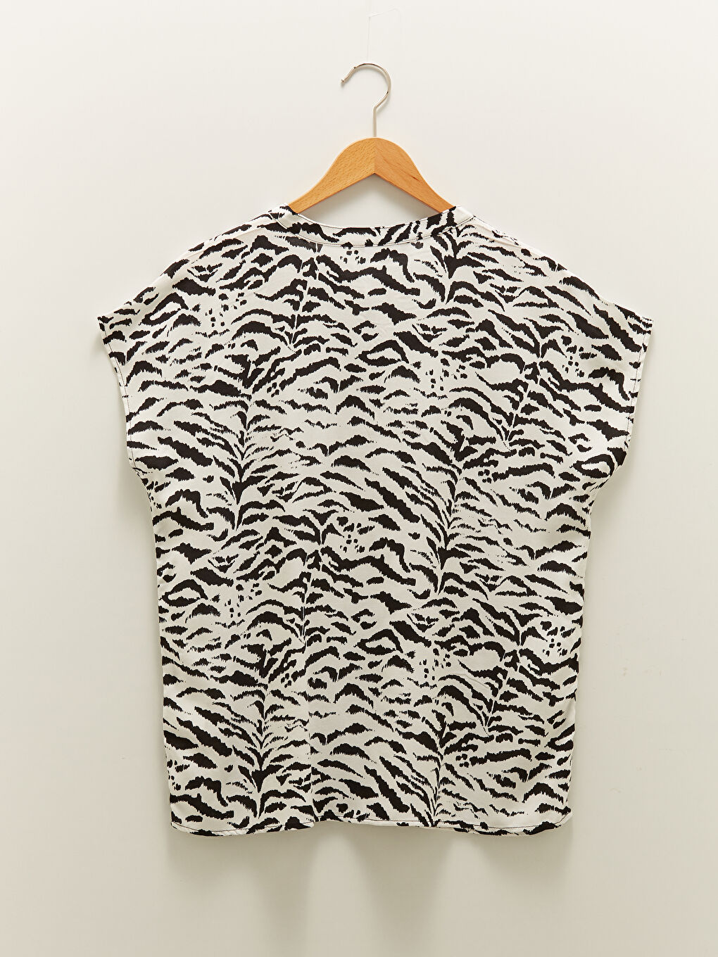 LCWAIKIKI Classic Tie Collar Patterned Short Sleeve Viscose Women's Blouse -W1GF94Z8-LQJ