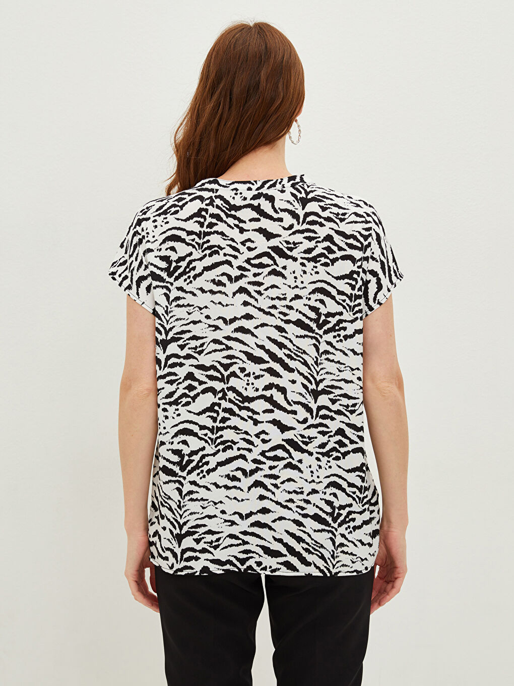 LCWAIKIKI Classic Tie Collar Patterned Short Sleeve Viscose Women's Blouse -W1GF94Z8-LQJ