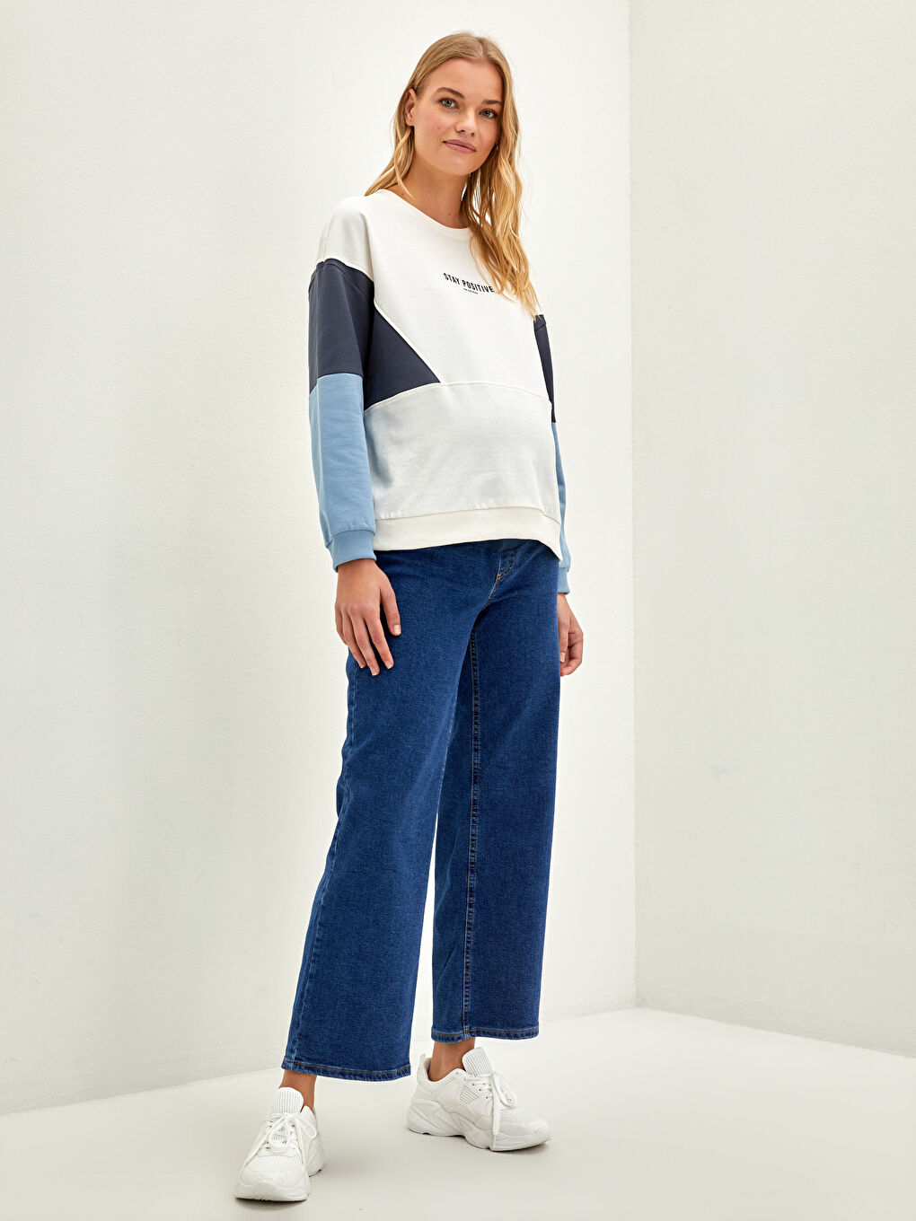 LCWAIKIKI Maternity Standard Fit Regular Pocket Detailed Maternity Rodeo Denim Trousers with Over-bump Waistband -W1GG13Z8-309