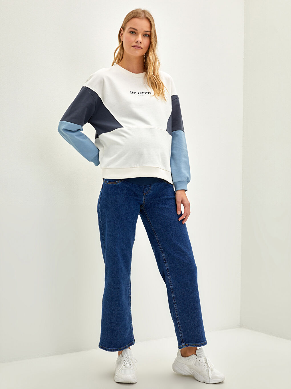 LCWAIKIKI Maternity Standard Fit Regular Pocket Detailed Maternity Rodeo Denim Trousers with Over-bump Waistband -W1GG13Z8-309