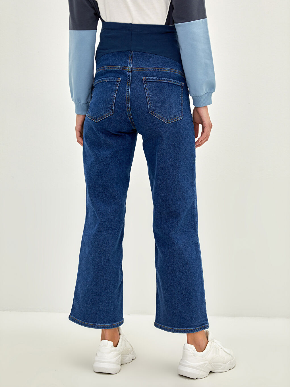 LCWAIKIKI Maternity Standard Fit Regular Pocket Detailed Maternity Rodeo Denim Trousers with Over-bump Waistband -W1GG13Z8-309