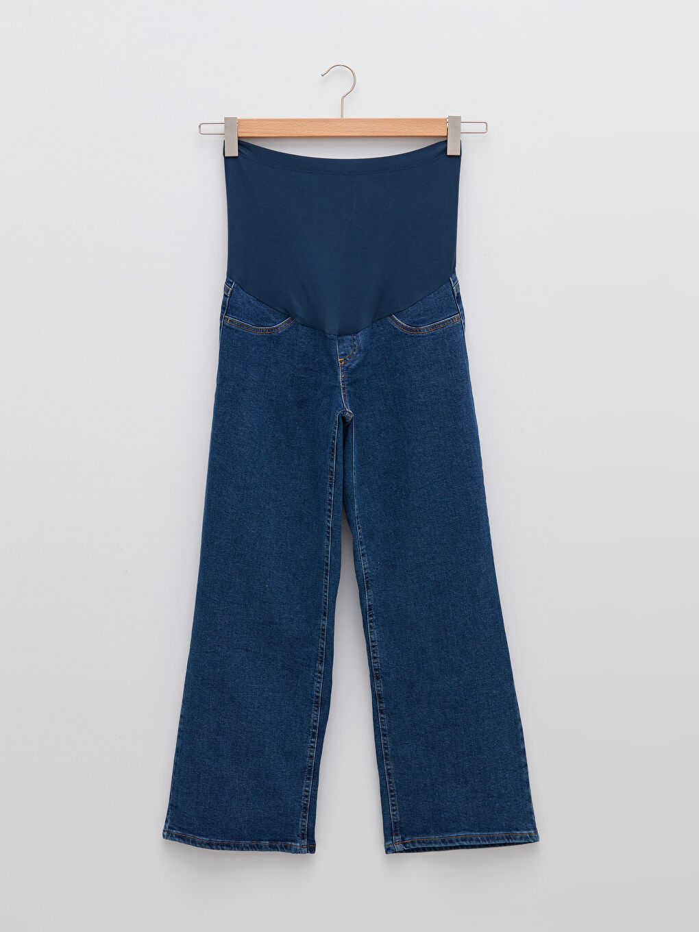 LCWAIKIKI Maternity Standard Fit Regular Pocket Detailed Maternity Rodeo Denim Trousers with Over-bump Waistband -W1GG13Z8-309