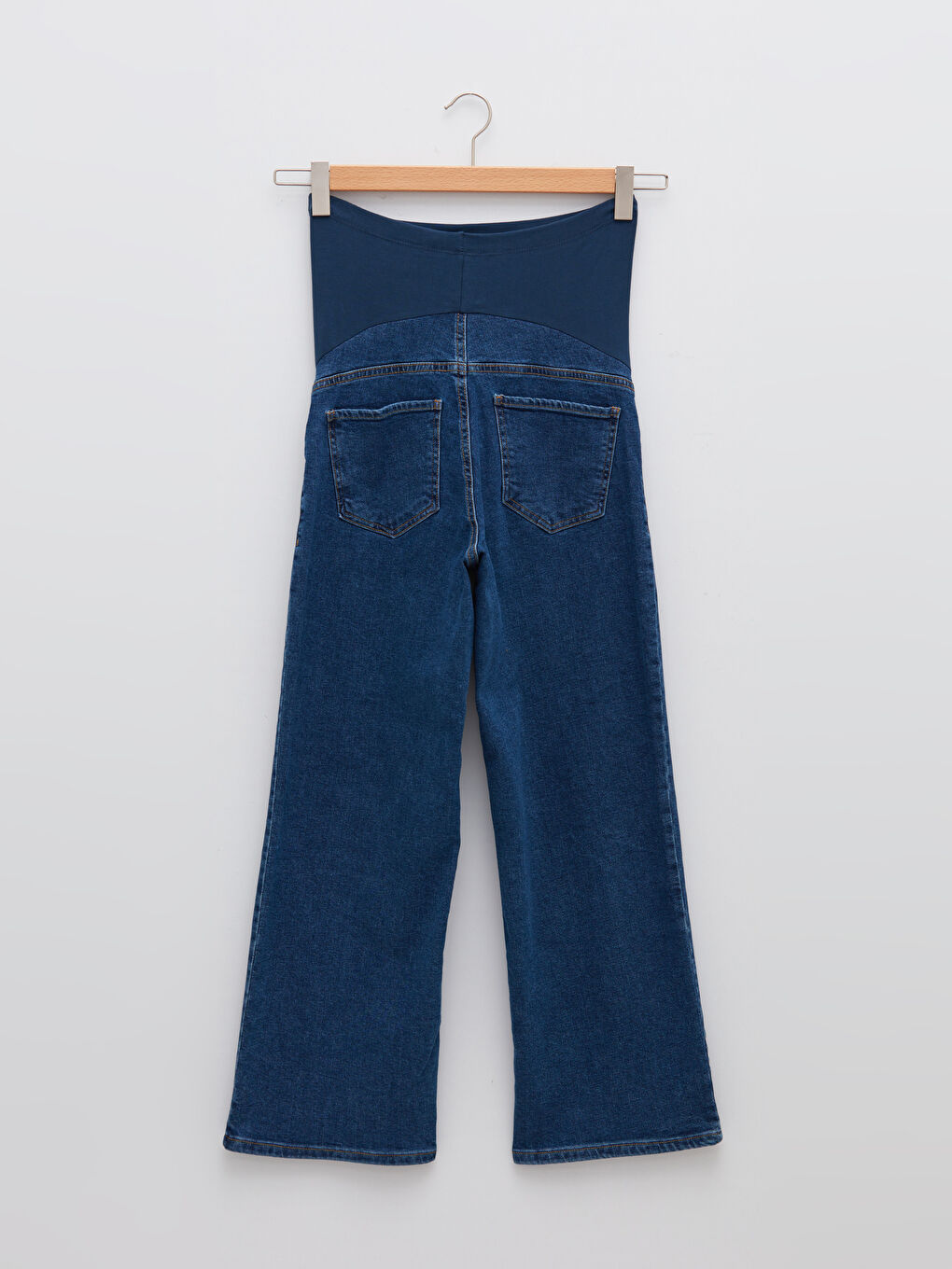 LCWAIKIKI Maternity Standard Fit Regular Pocket Detailed Maternity Rodeo Denim Trousers with Over-bump Waistband -W1GG13Z8-309