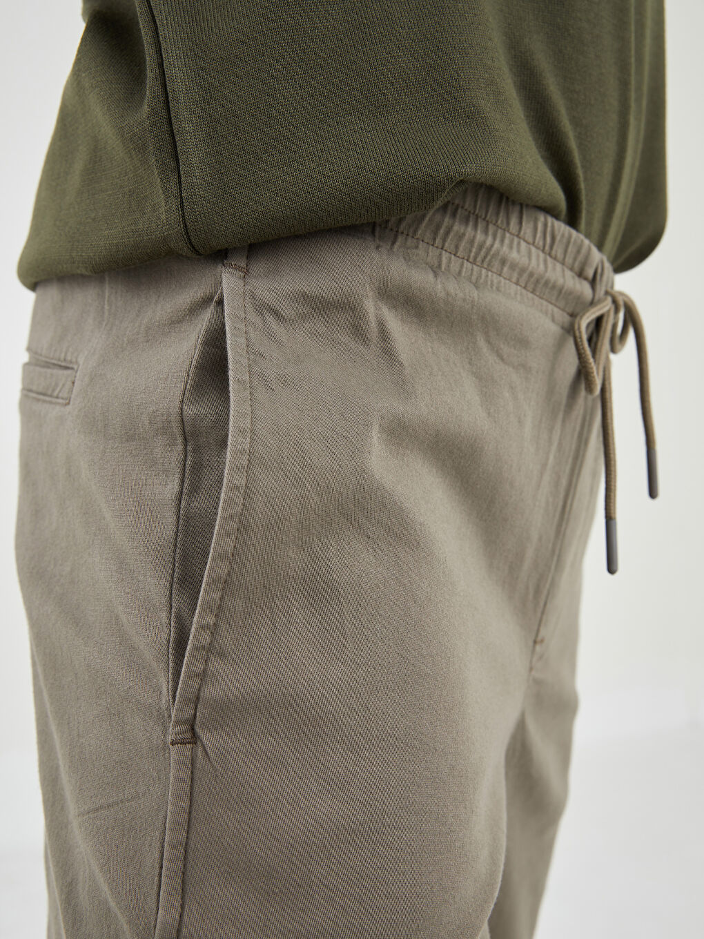 XSIDE Standard Fit Herren Jogginghose -W1GG38Z8-Q30