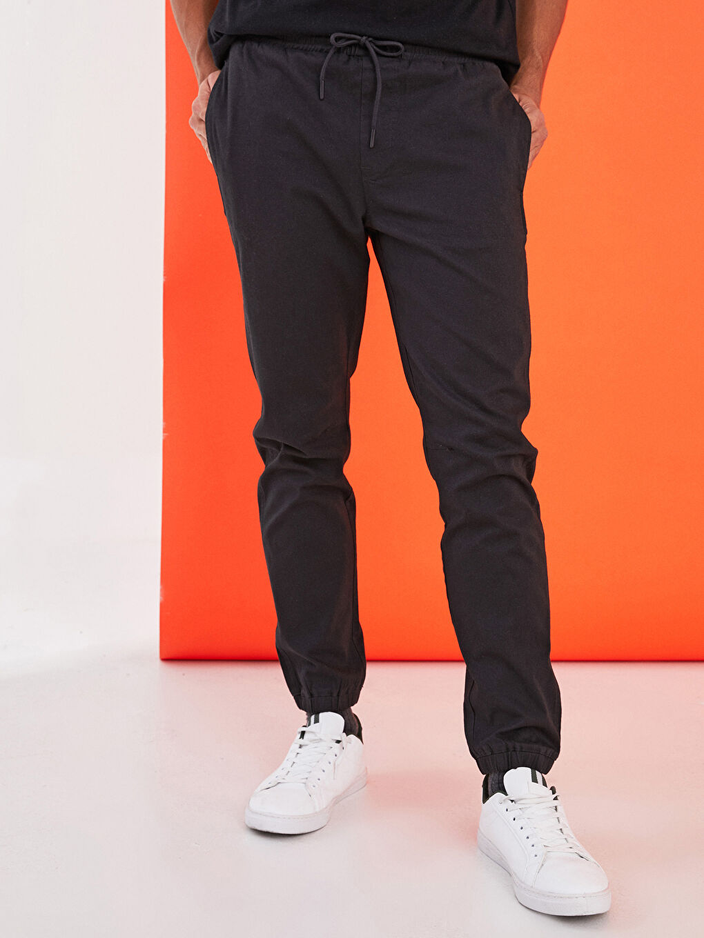 XSIDE Standard Fit Herren Jogginghose -W1GG38Z8-QCW