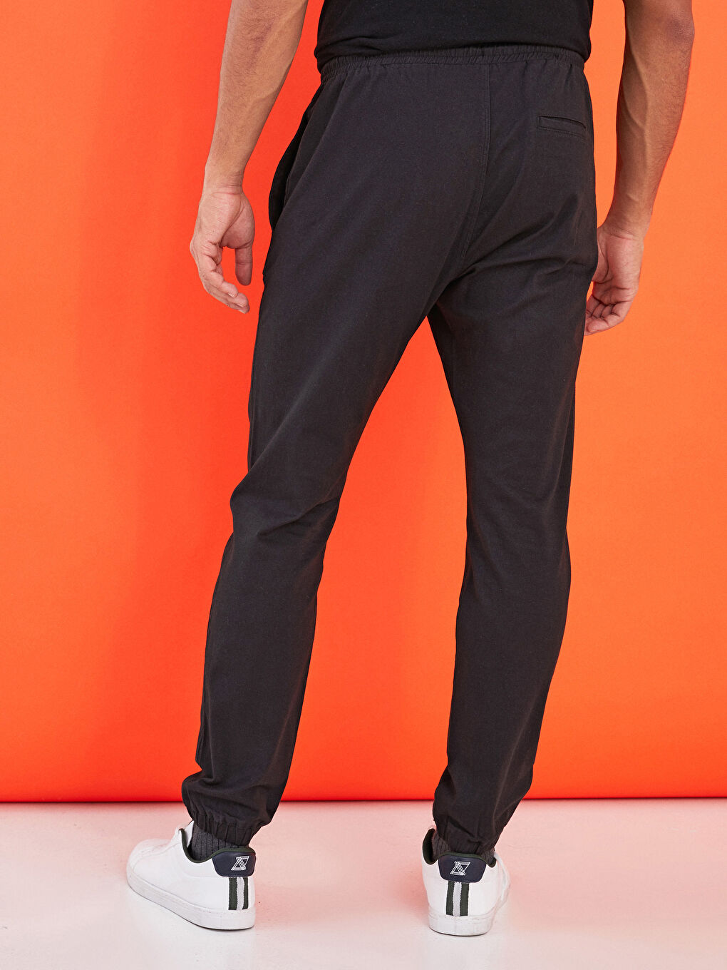 XSIDE Standard Fit Herren Jogginghose -W1GG38Z8-QCW