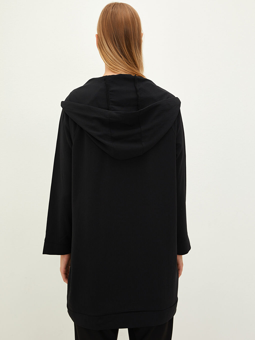 Siyah Kapüşon Yaka Düz Fermuar Kapamalı Uzun Kollu Kadın Tunik-4