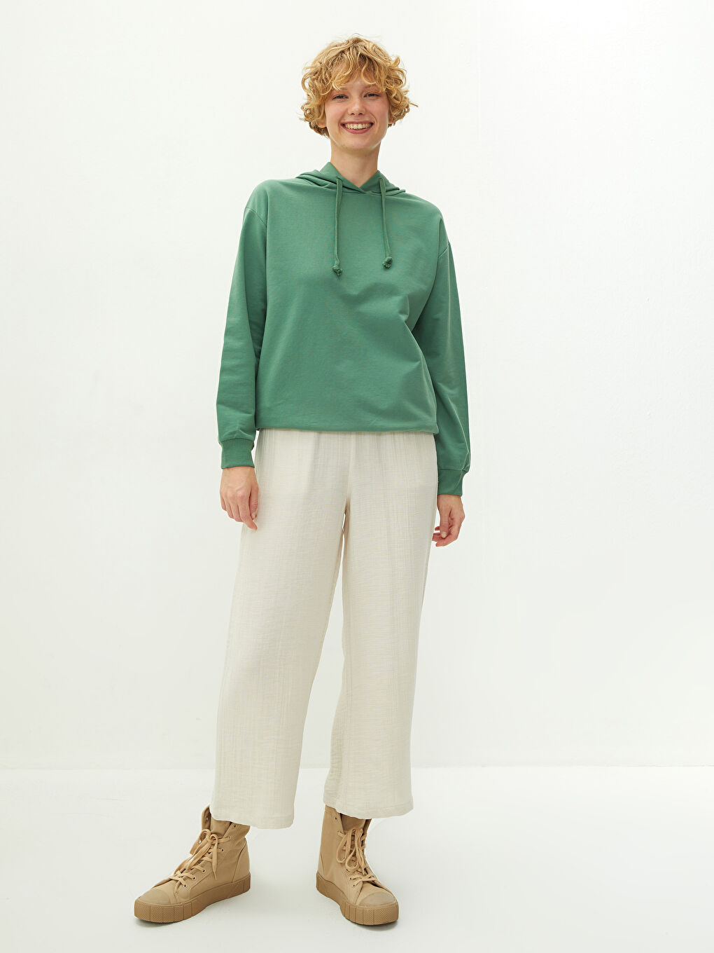 Sweat-Shirt à Capuche Coupe Régulière et Manches Longues pour Femmes-3