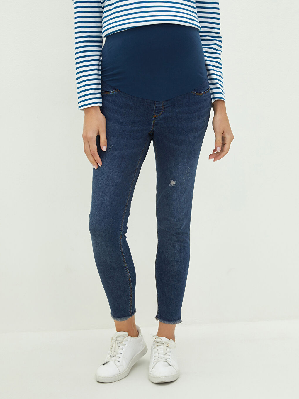 LCWAIKIKI Maternity Mercury Skinny Fit Pocket Detailed Maternity Rodeo Jean Trousers with Abdominal Panels -W1GH70Z8-309
