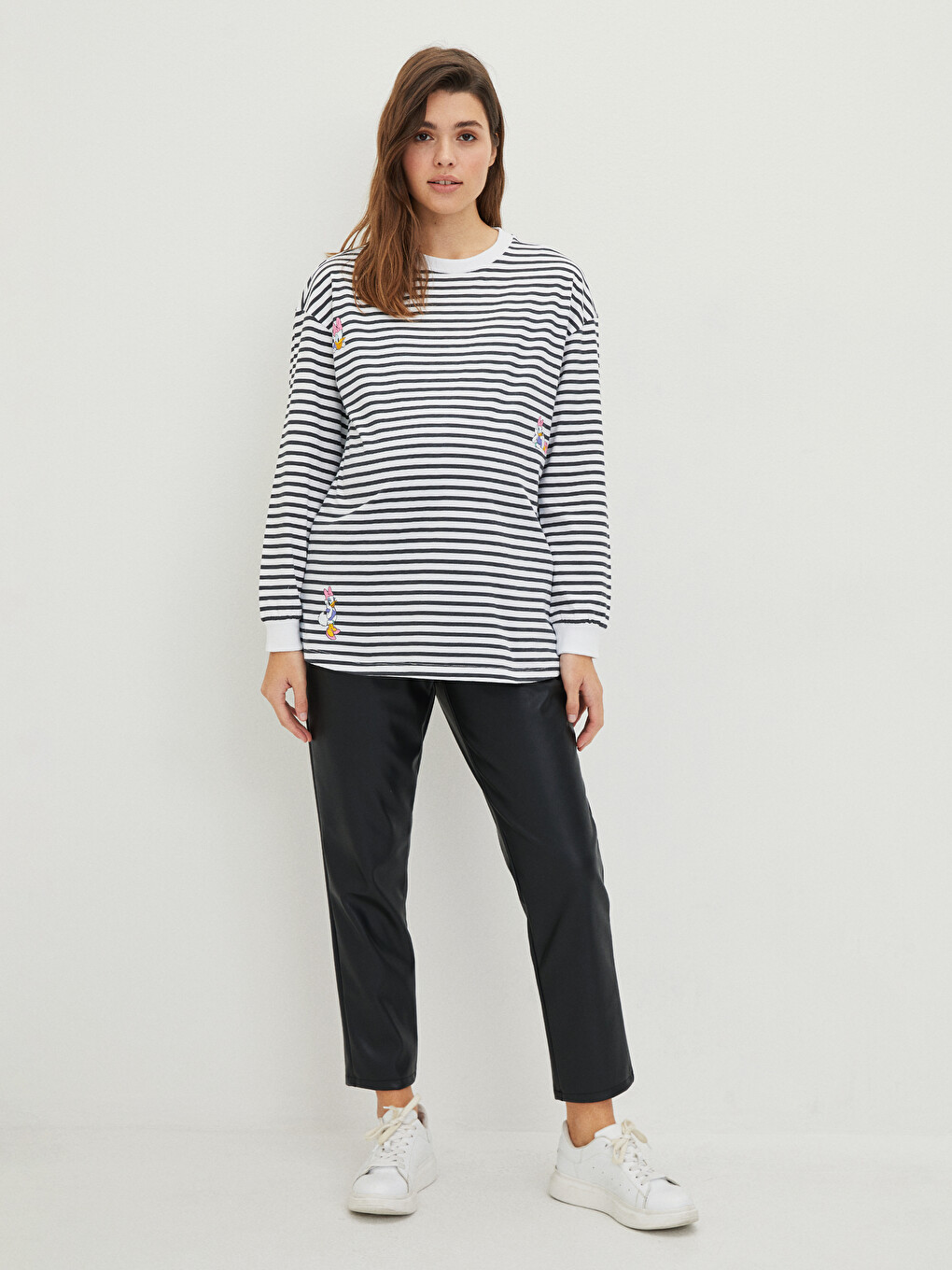 Crew Neck Striped Daisy Duck Printed Long Sleeve Cotton Maternity T-Shirt-3