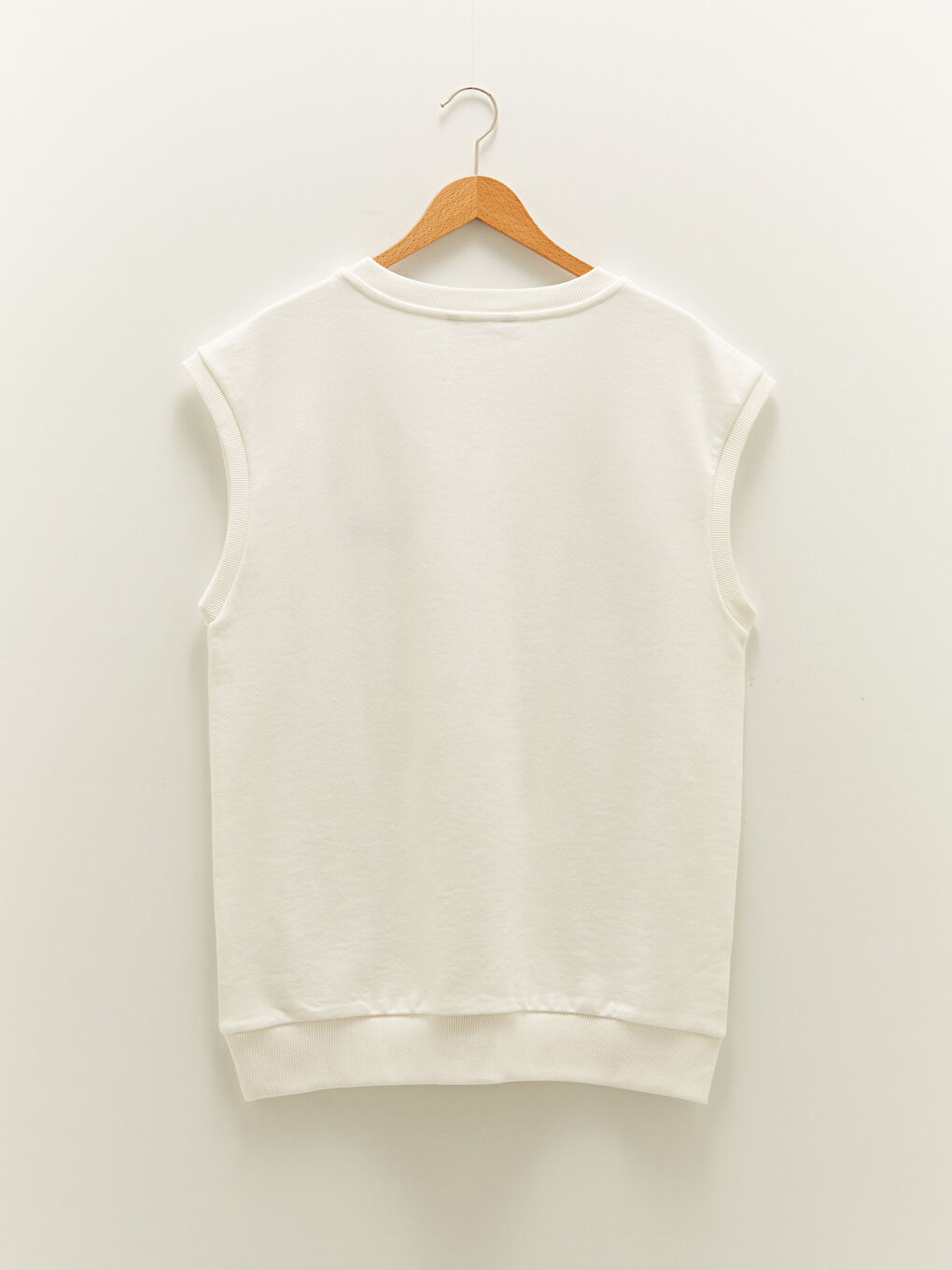 سويت شيرت بدون أكمام بياقة على شكل حرف V مطرز للرجال-6