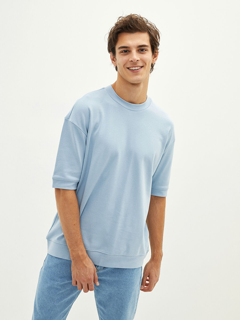 سويت شيرت كم قصير بياقة دائرية للرجال