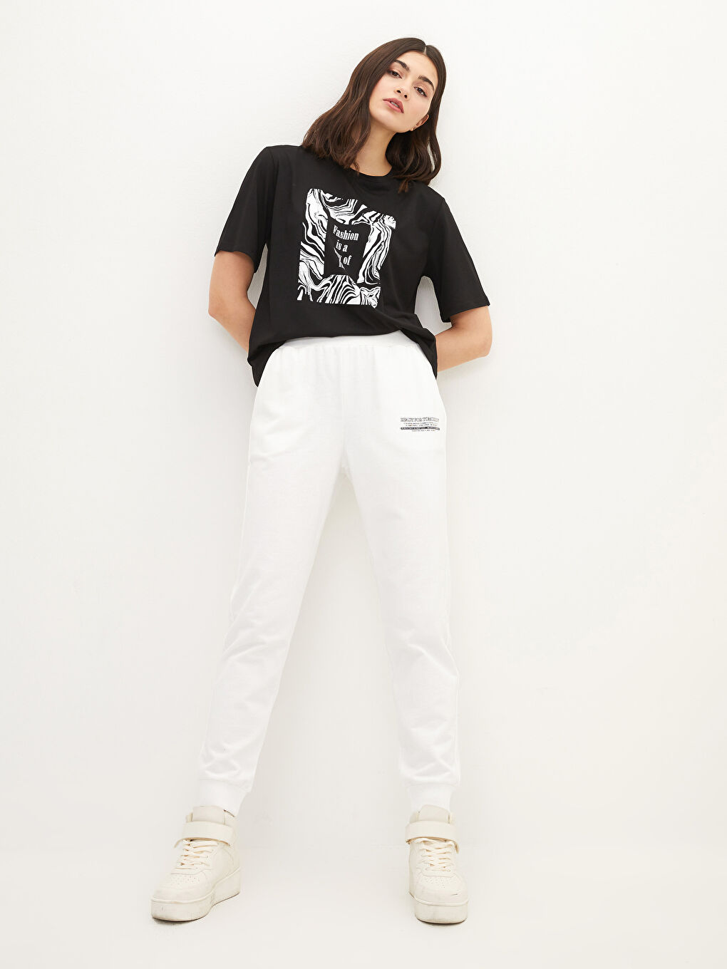 Ekru Beli Lastikli Baskılı Cep Detaylı Kadın Eşofman Altı