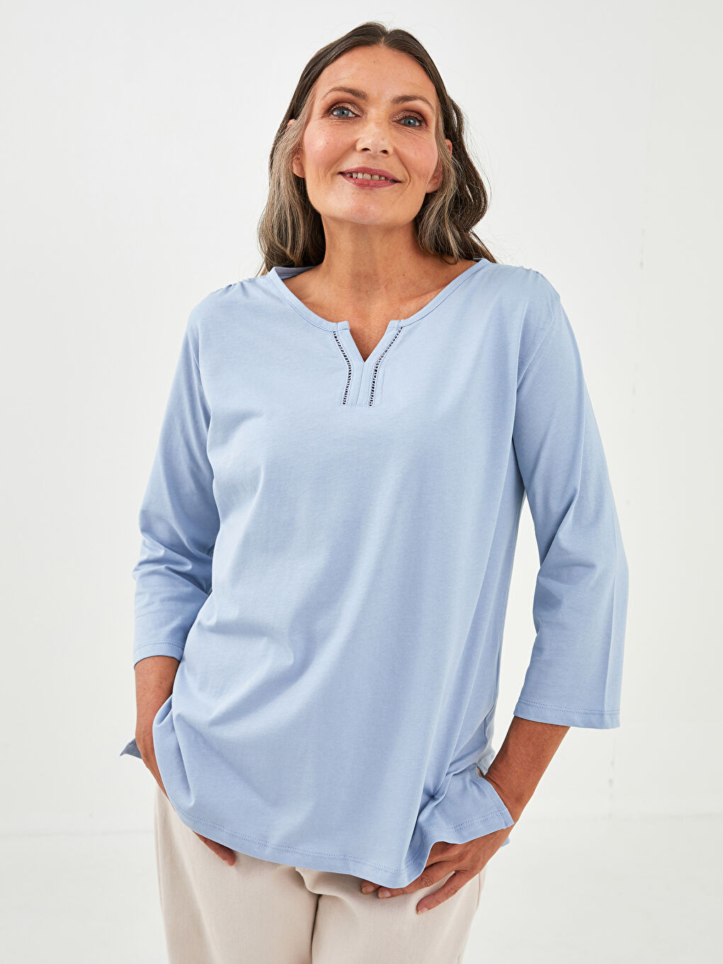 بلوزة قطن بياقة هنلي للسيدات-1