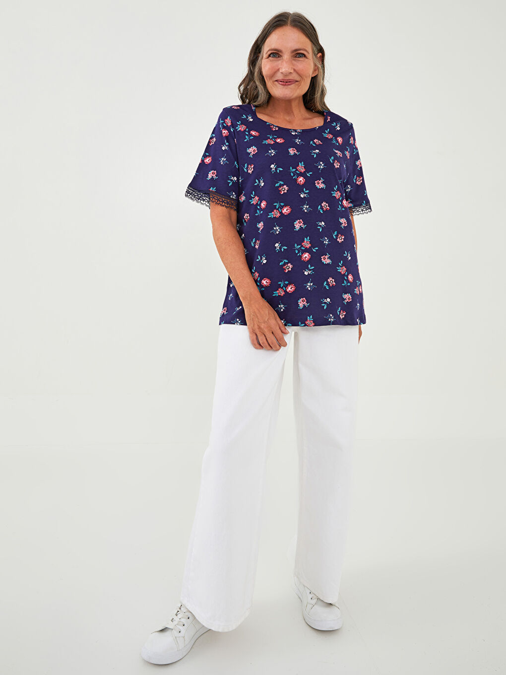 Lacivert Bisiklet Yaka Çiçekli Kısa Kollu Pamuklu Kadın Bluz-3