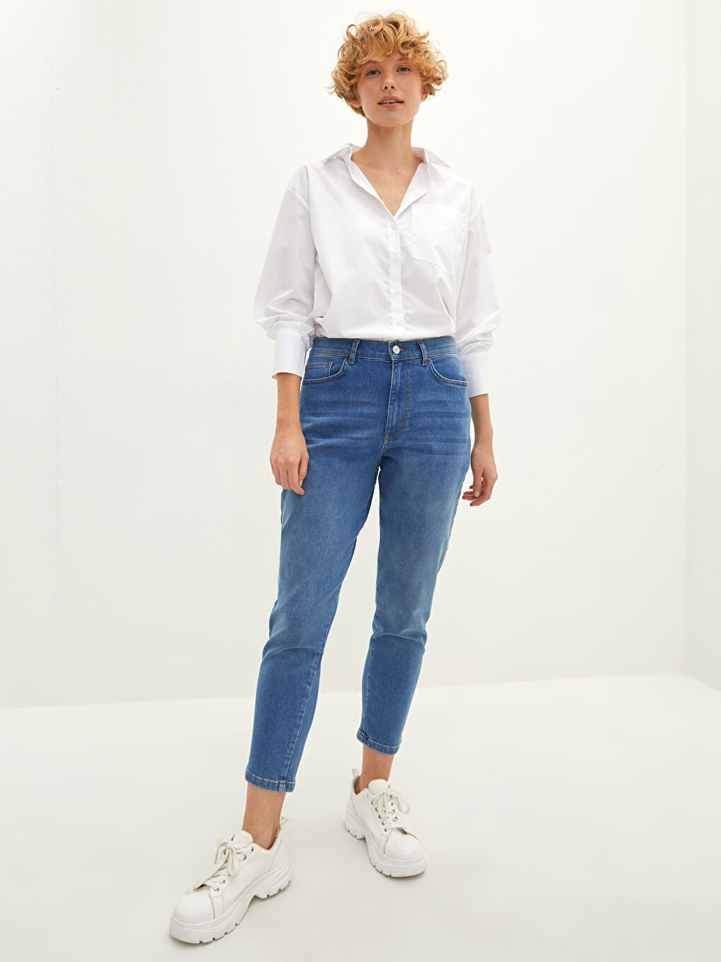 İndigo Standart Fit Düz Cep Detaylı Kadın Rodeo Jean Pantolon