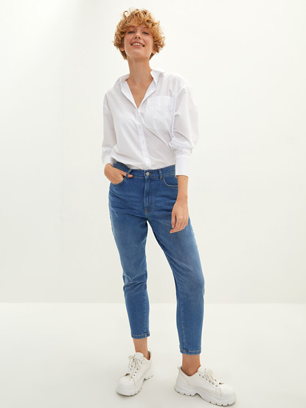 İndigo Standart Fit Düz Cep Detaylı Kadın Rodeo Jean Pantolon-1