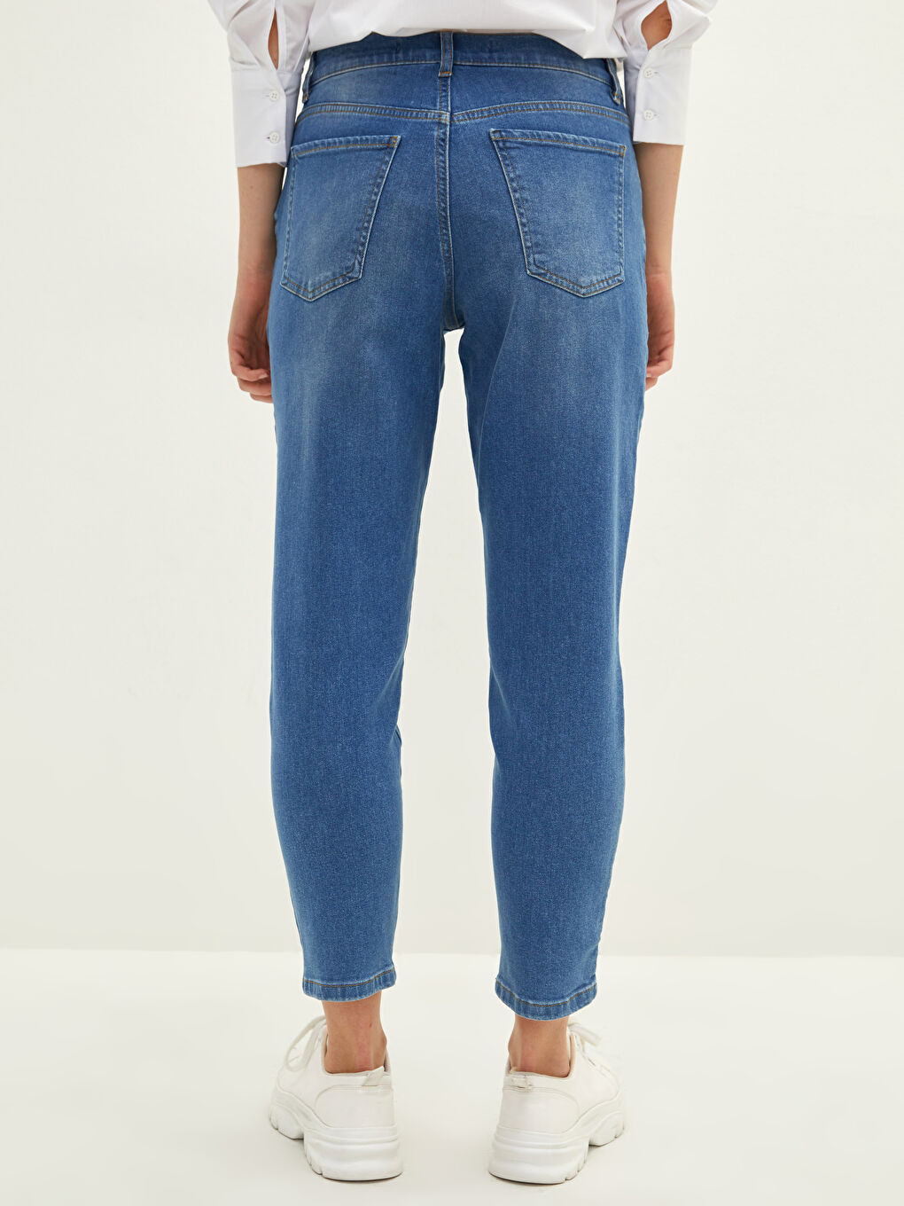 İndigo Standart Fit Düz Cep Detaylı Kadın Rodeo Jean Pantolon-3