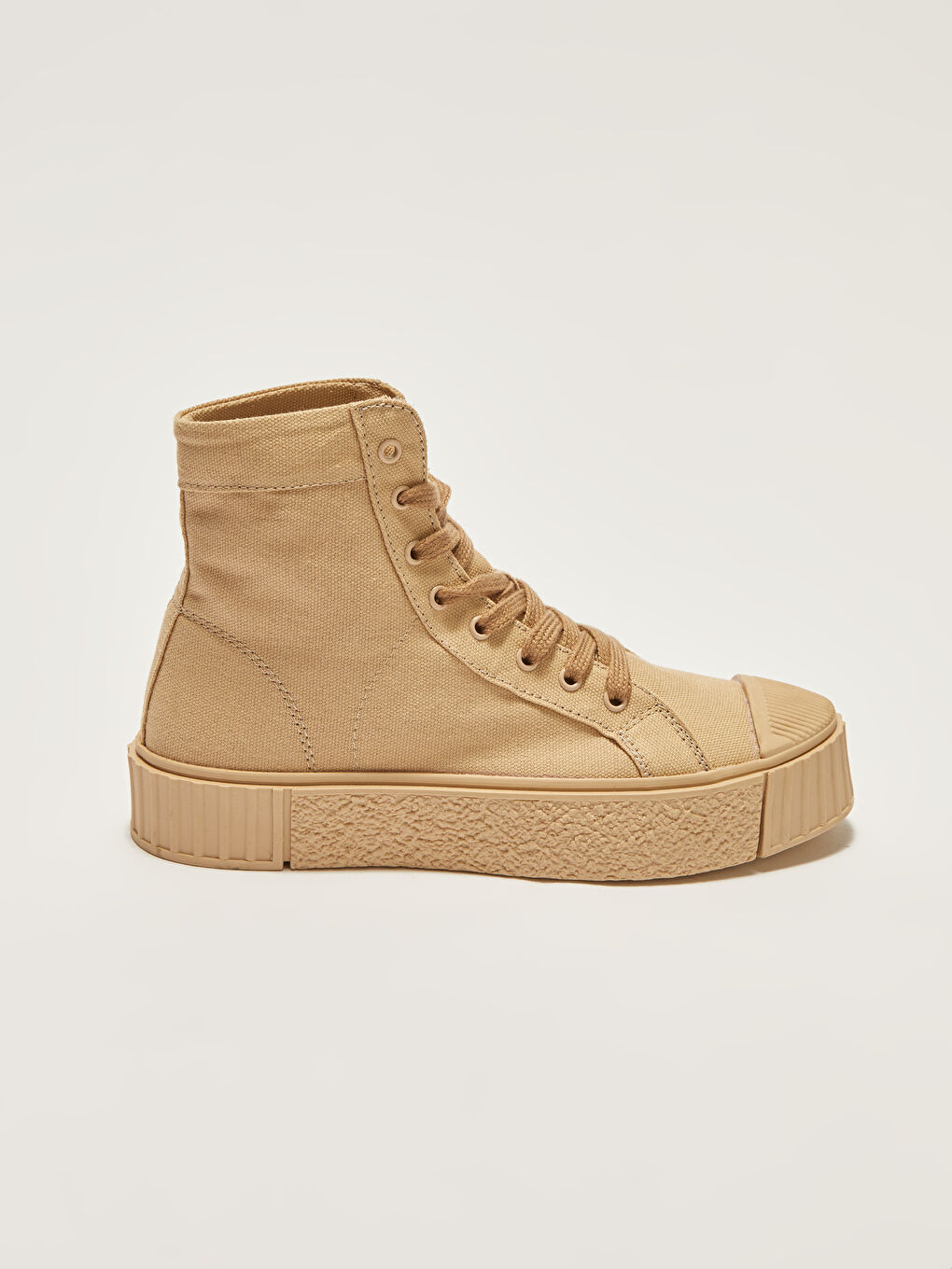 Женские спортивные туфли на толстой подошве с шнуровкой-1