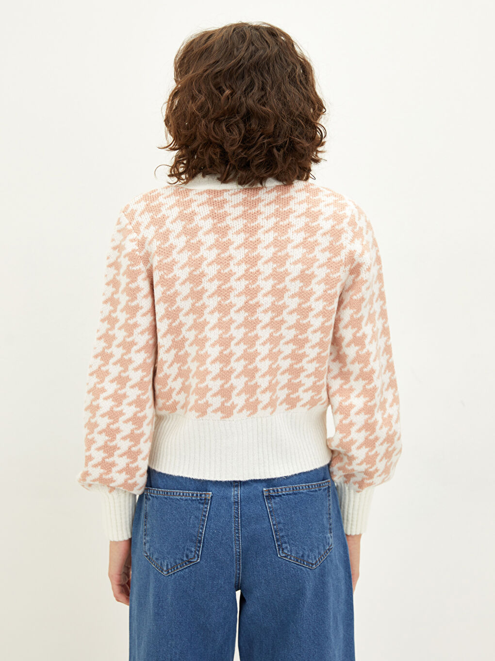 Pembe V Yaka Desenli Kadın Triko Hırka-4