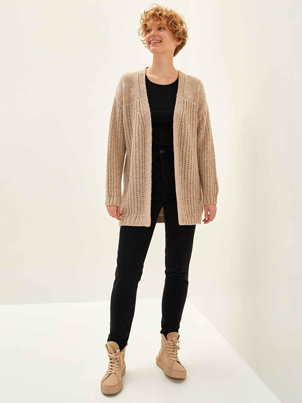 Bej Şal Yaka Düz Uzun Kollu Triko Kadın Hırka-2