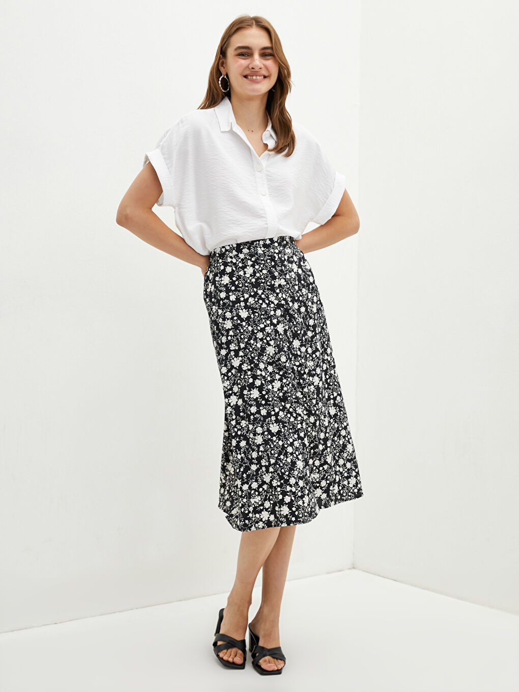 Siyah Beli Lastikli Desenli A Kesim Krep Kumaş Kadın Etek-2