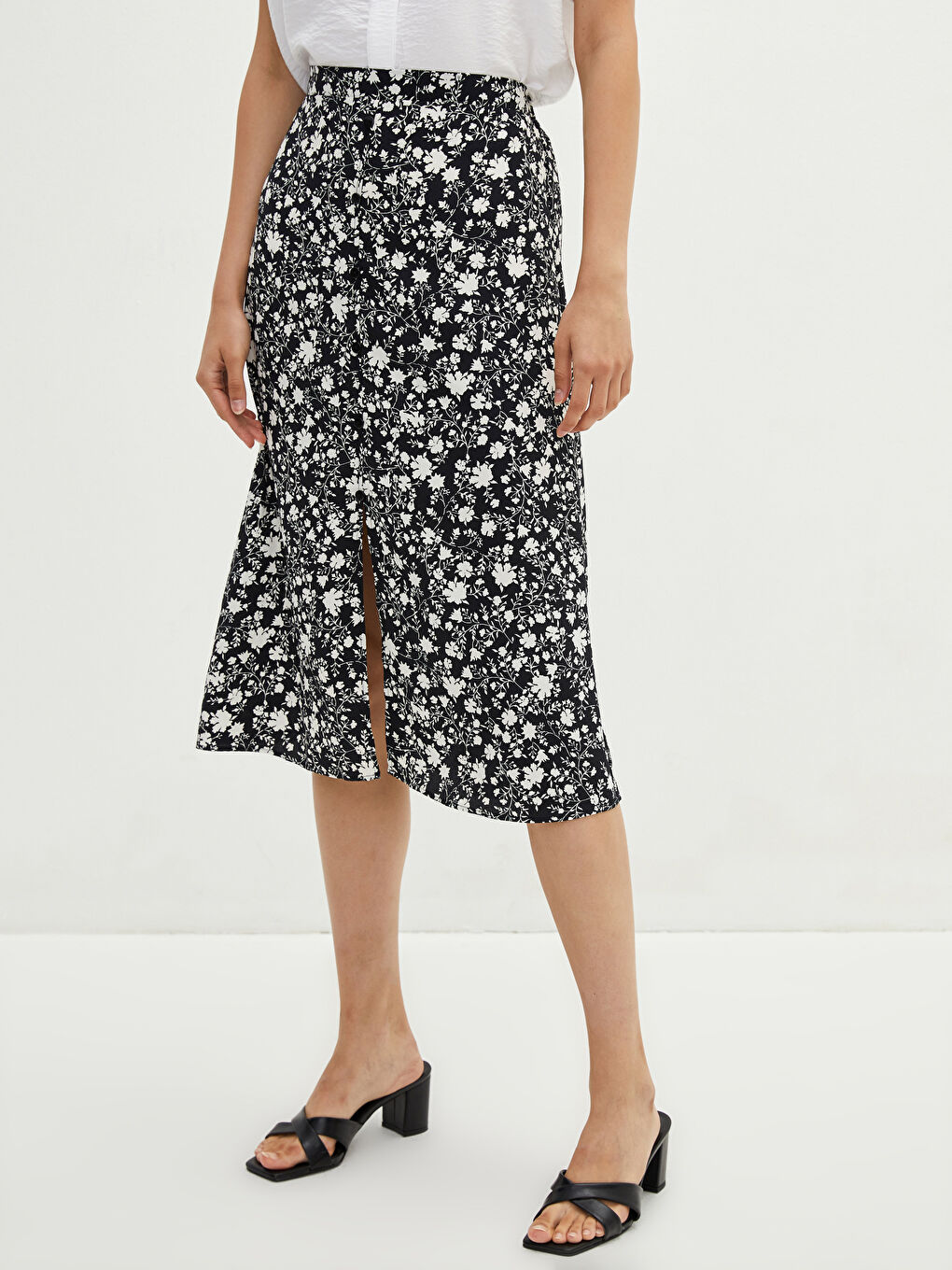 Siyah Beli Lastikli Desenli A Kesim Krep Kumaş Kadın Etek-3