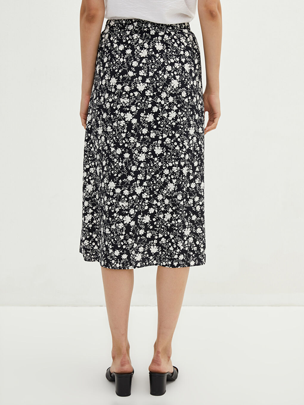 Siyah Beli Lastikli Desenli A Kesim Krep Kumaş Kadın Etek-4