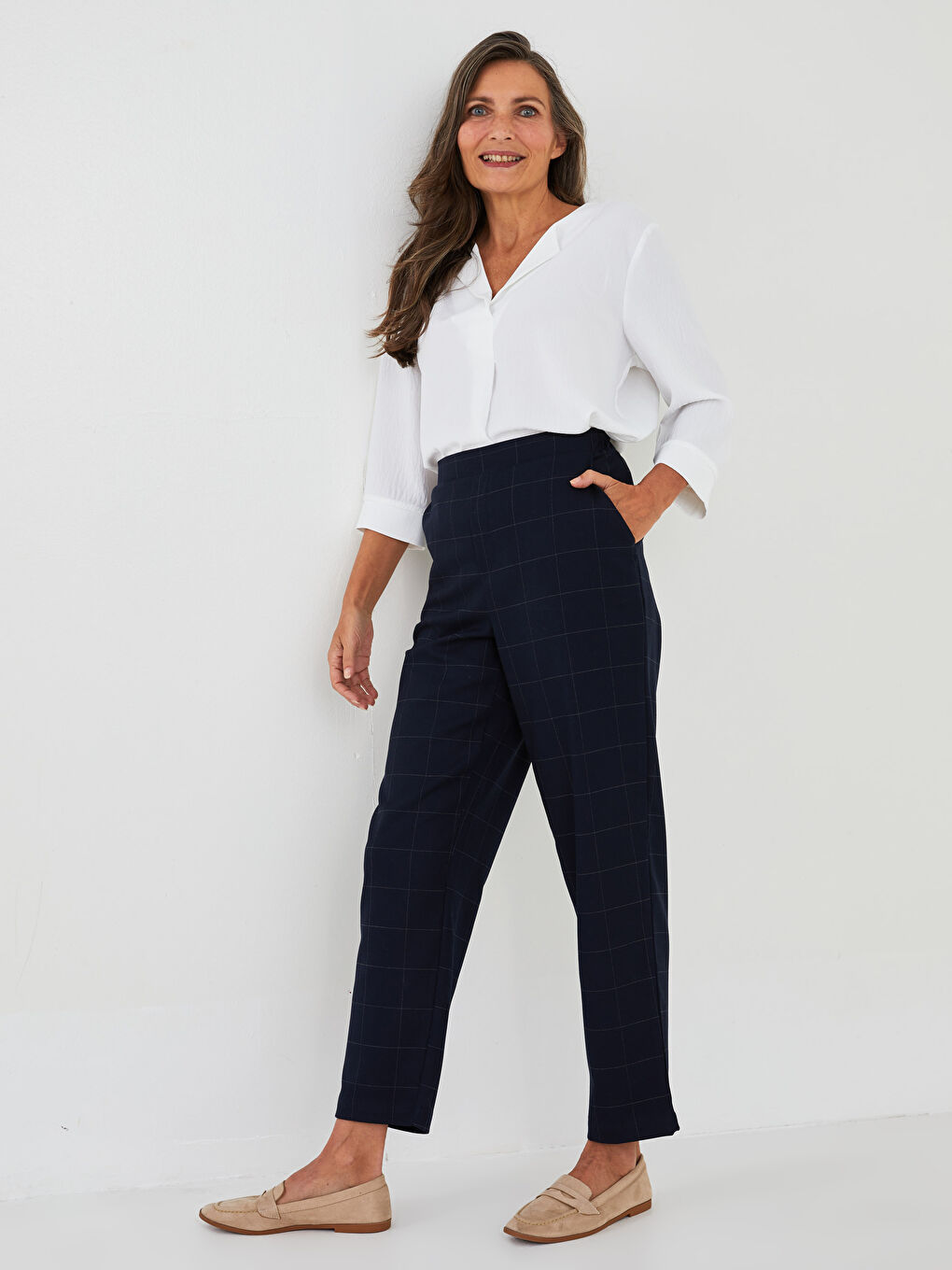 Elastic Waist Comfortable Fit Checkered Pocket Detailed Women's Trousers