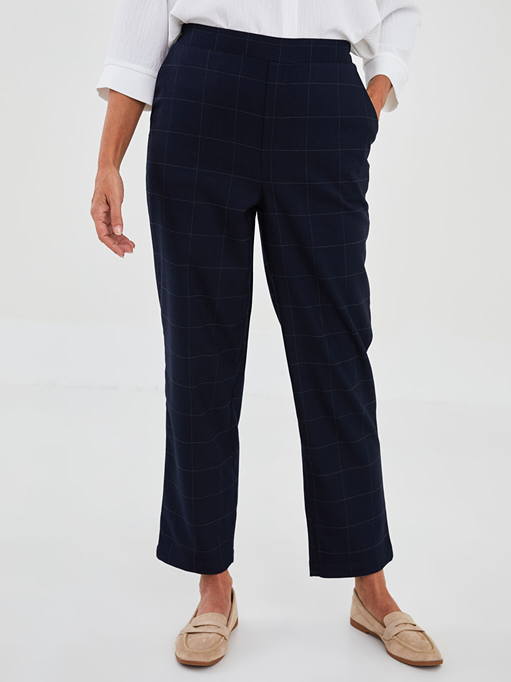 Elastic Waist Comfortable Fit Checkered Pocket Detailed Women's Trousers-2