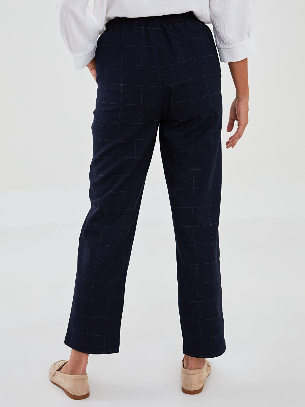 Elastic Waist Comfortable Fit Checkered Pocket Detailed Women's Trousers-4