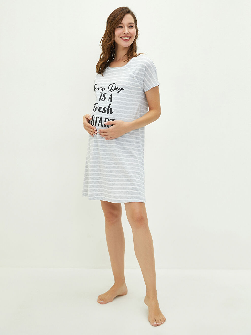 Gri U Yaka Kısa Kollu Emzirme Özellikli Baskılı Hamile Gecelik-2