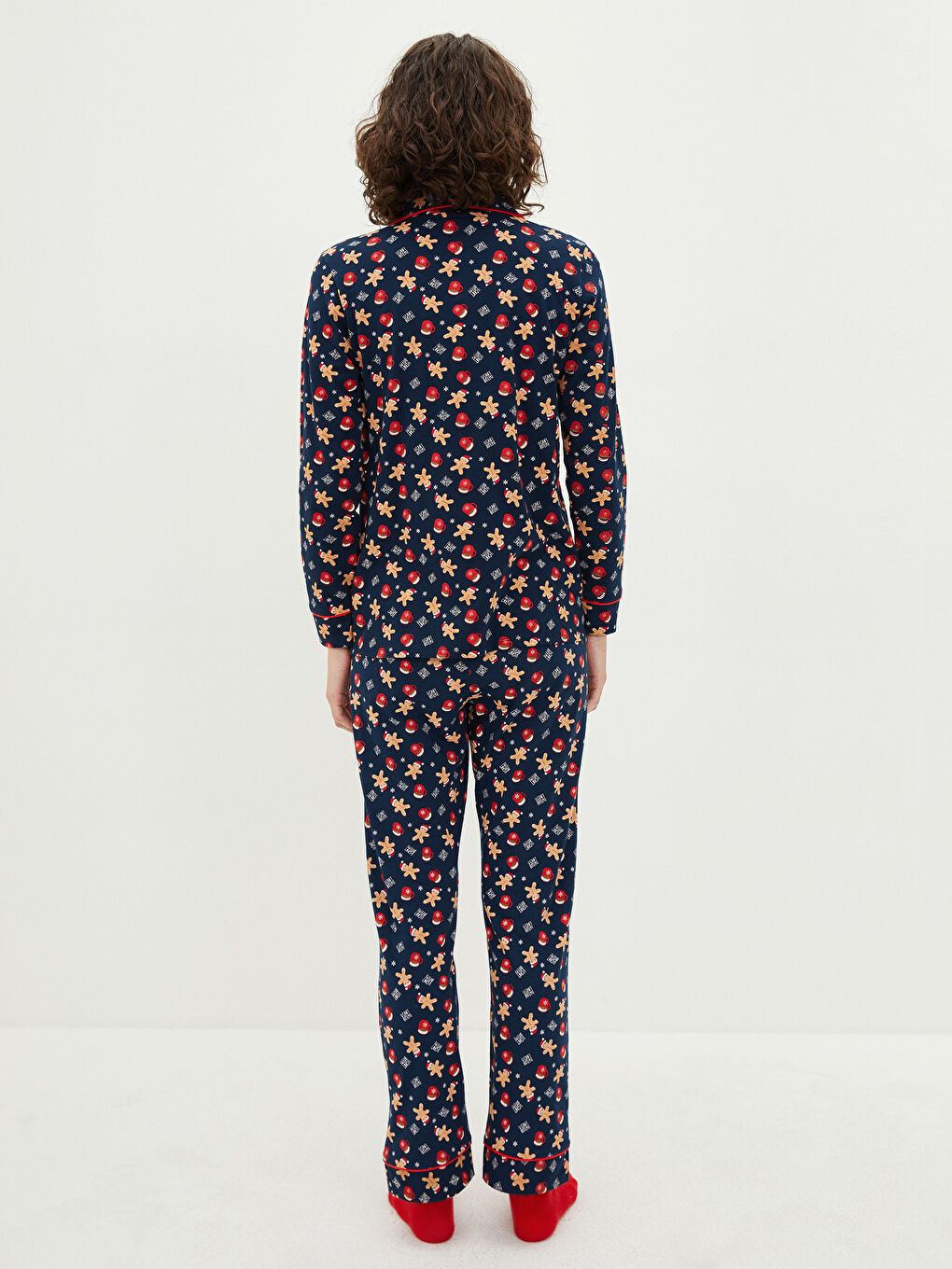 طقم بيجاما للسيدات بأكمام طويلة وموضوع عيد الميلاد بياقة قميص من القطن-5