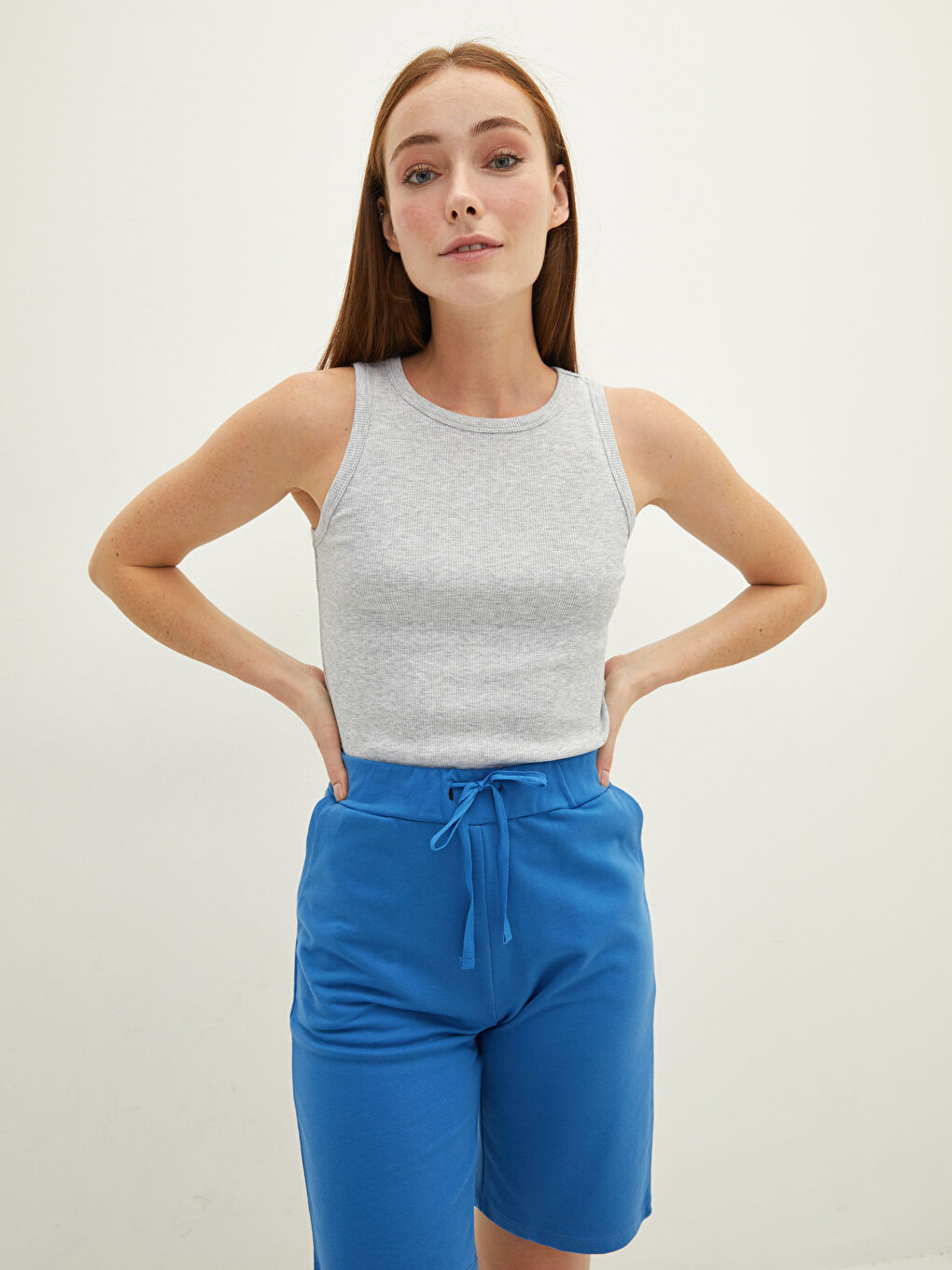 Gri Bisiklet Yaka Düz Pamuklu Kadın Atlet-1