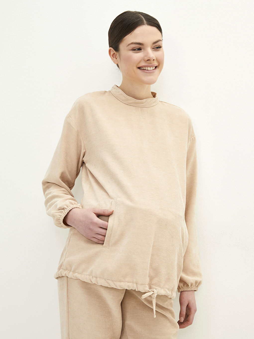 Bej Dik Yaka Düz Uzun Kollu Kadife Hamile Tunik