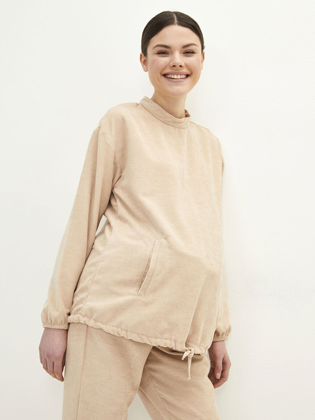 Bej Dik Yaka Düz Uzun Kollu Kadife Hamile Tunik-1