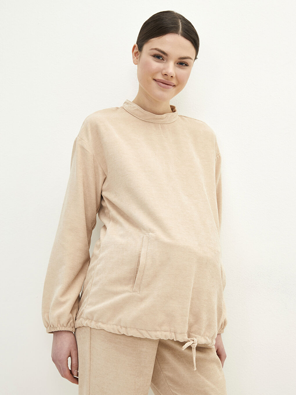 Bej Dik Yaka Düz Uzun Kollu Kadife Hamile Tunik-2