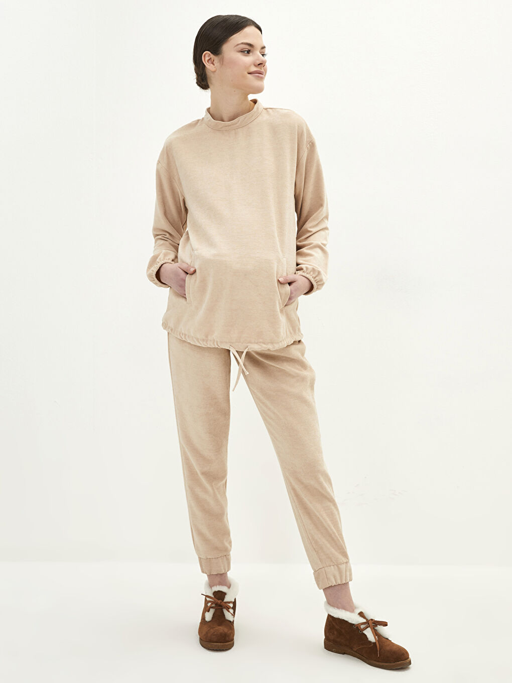 Bej Dik Yaka Düz Uzun Kollu Kadife Hamile Tunik-3