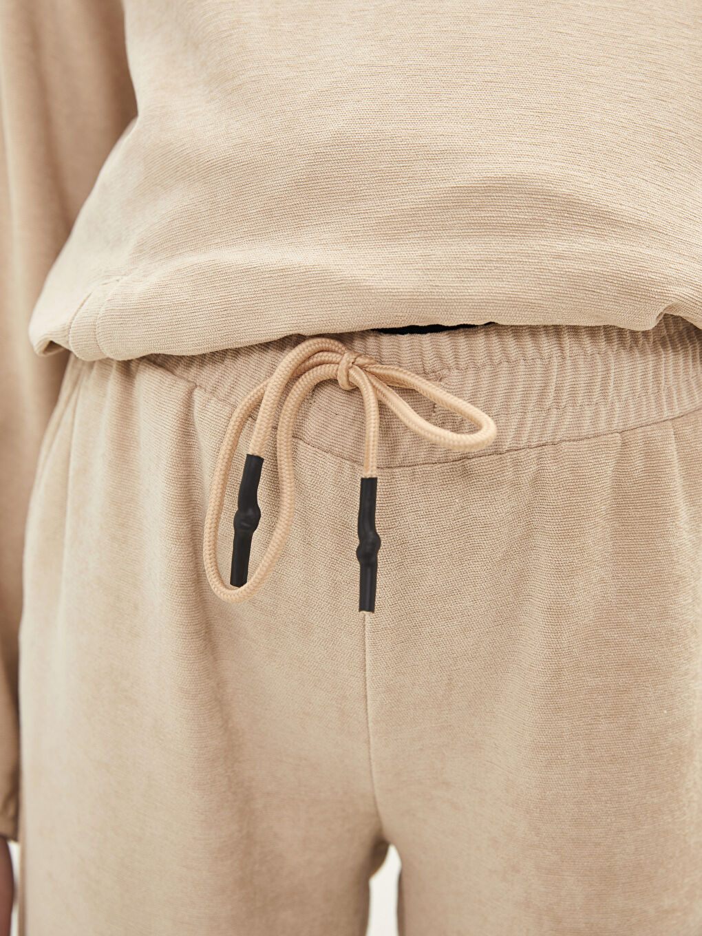 Elastische Schwangerschafts-Jogginghose aus Samt mit geradem Bein, Taschen und Details-3